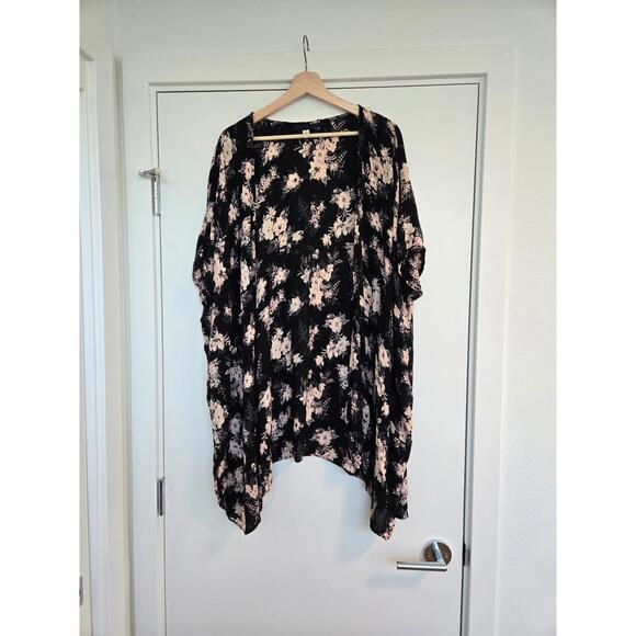 Francesca's Collection Floral Kimono Robe - Picture 2 of 6